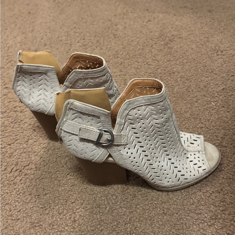 Cute chunky heels size 9